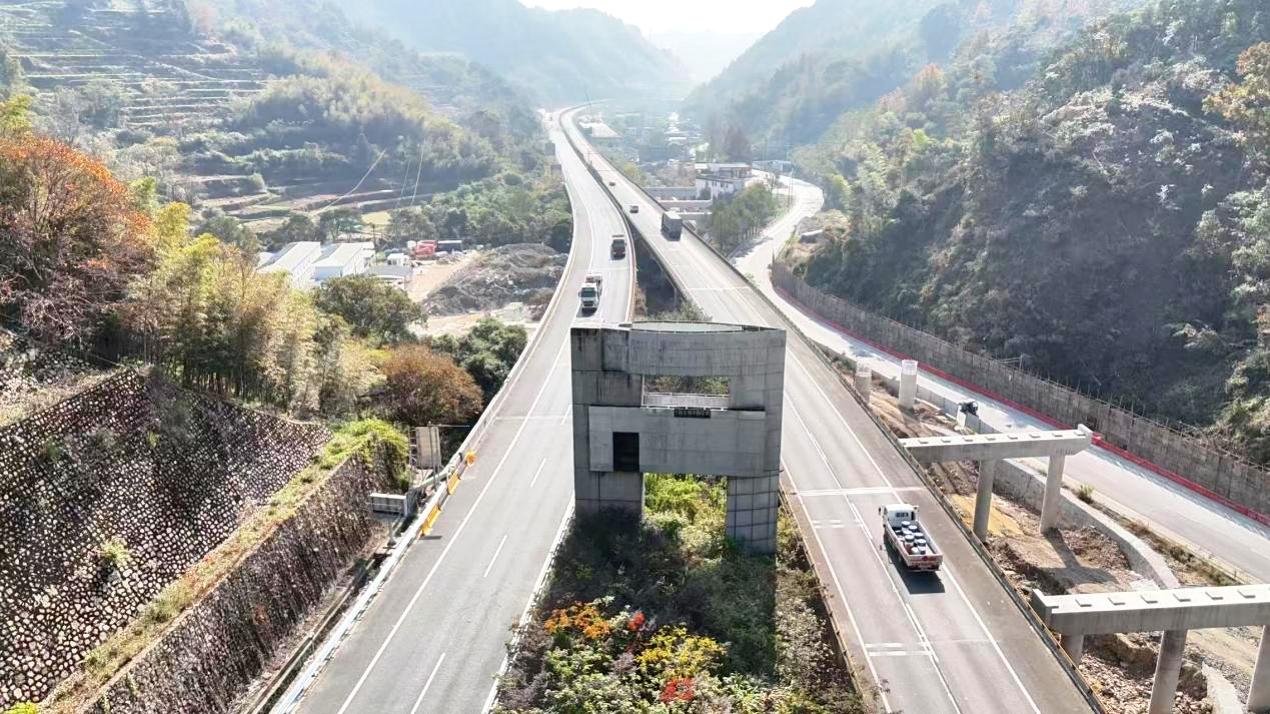 甬台温高速公路三门麻岙岭至临海青岭段正式恢复双向通行.jpg